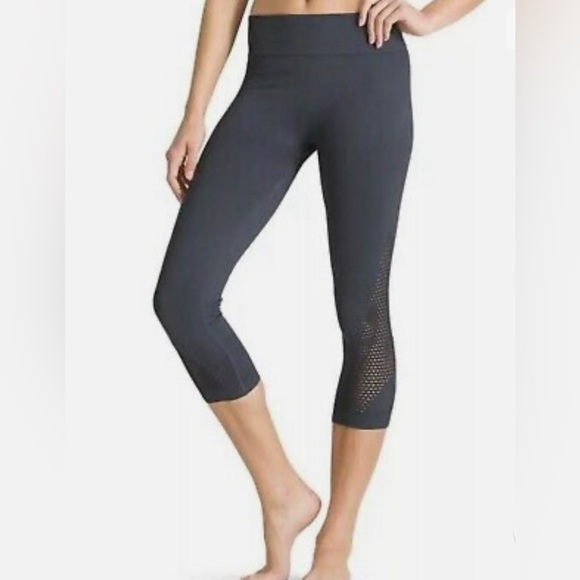 Athleta Pants & Jumpsuits Athleta Sz Xs Breakthrough Laser Cut 98308 Thick Capri Crop